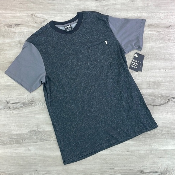 HURLEY - NIKE DRYFIT BRIDGE POCKET TEE SHIRT - Picture 1 of 5